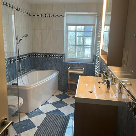 Traumwohnung Mit Stadthafen-Panorama! Zwei Schlafzimmer, Parkplatz Rostock Extérieur photo