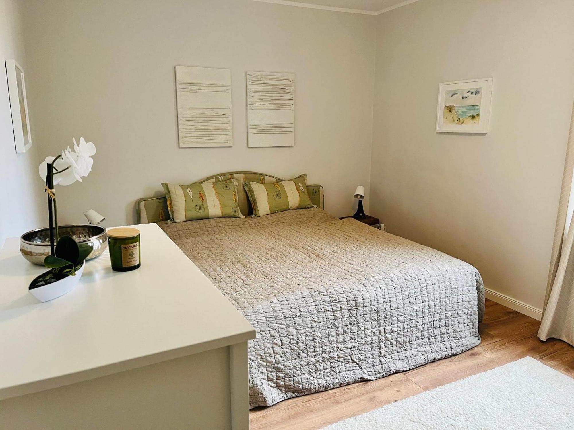 Traumwohnung Mit Stadthafen-panorama! Zwei Schlafzimmer, Parkplatz * Rostock