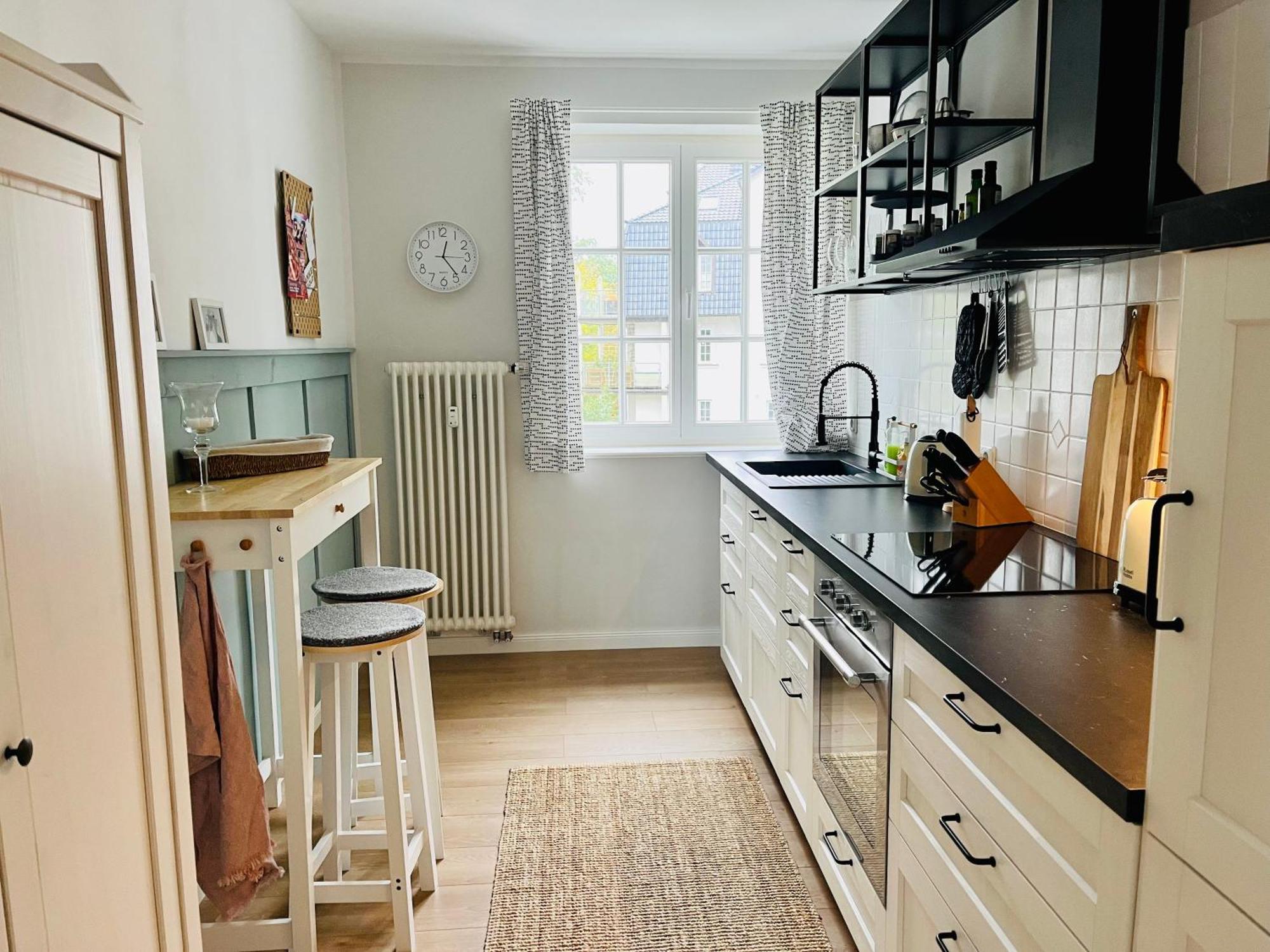 Traumwohnung Mit Stadthafen-panorama! Zwei Schlafzimmer, Parkplatz * Rostock