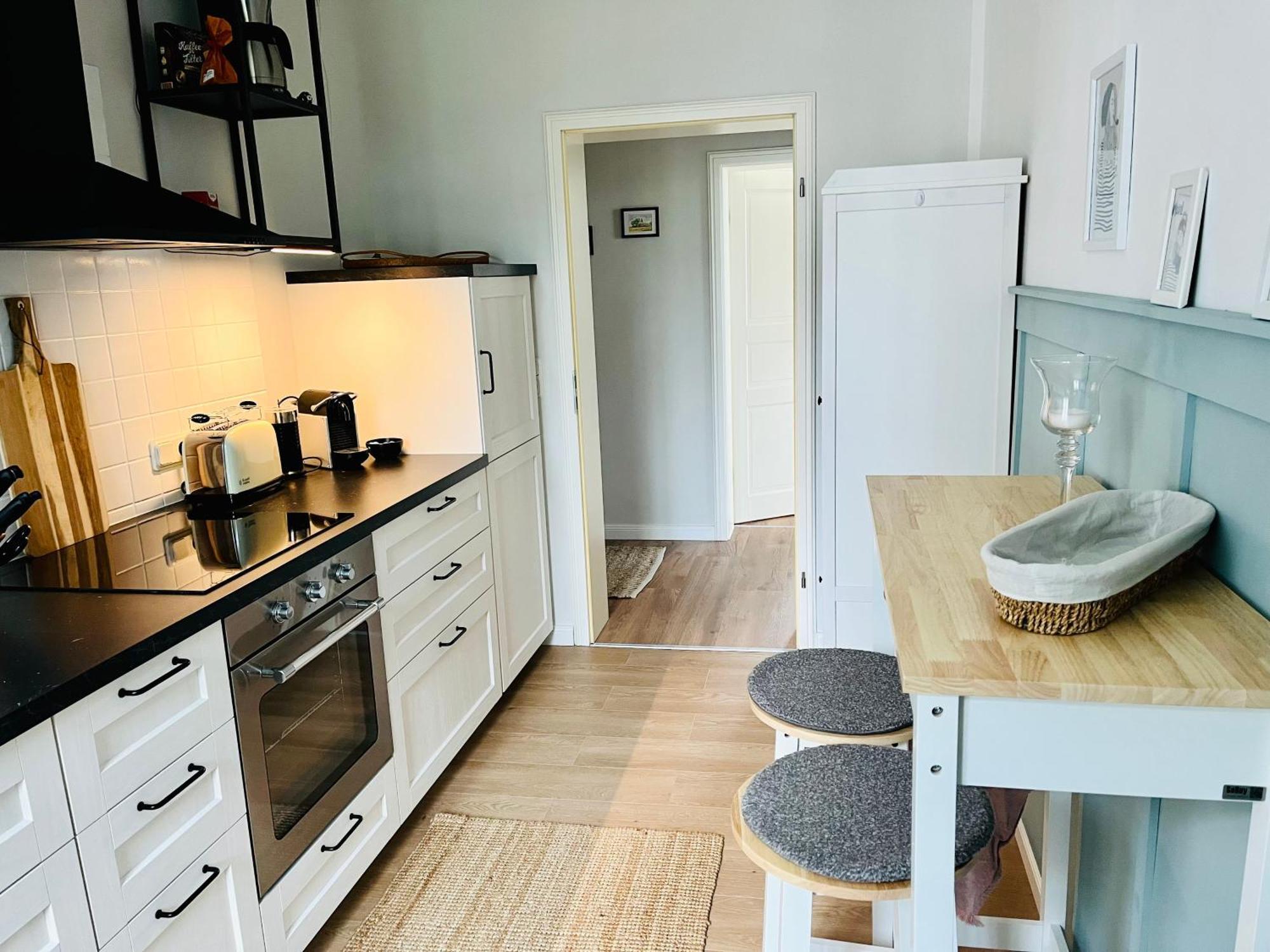 Traumwohnung Mit Stadthafen-panorama! Zwei Schlafzimmer, Parkplatz * Rostock
