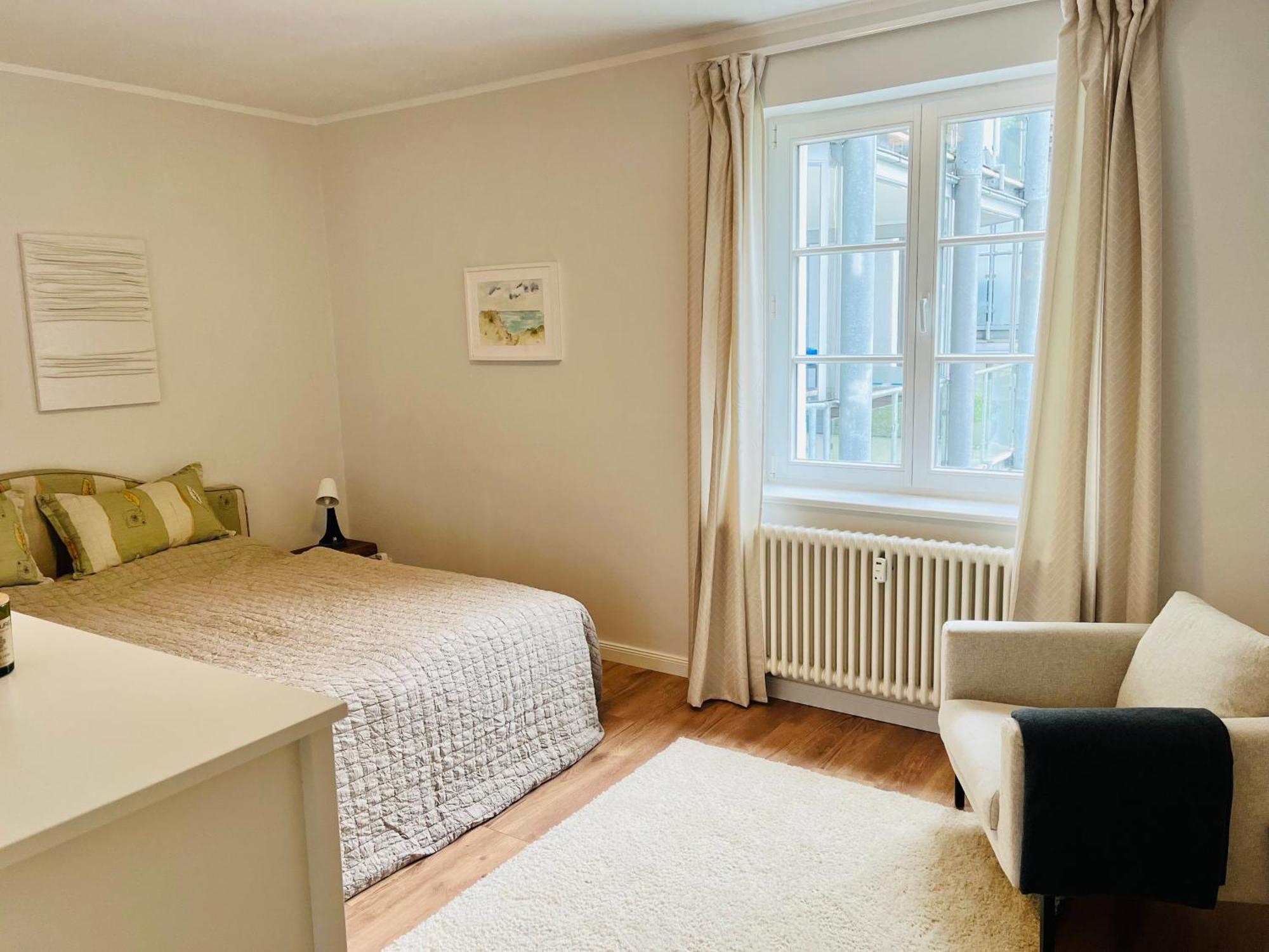 Apartment Traumwohnung Mit Stadthafen-panorama! Zwei Schlafzimmer, Parkplatz
